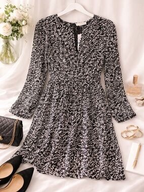 NWT Michael Kors Black & White Long Sleeve Twist-Front Dress